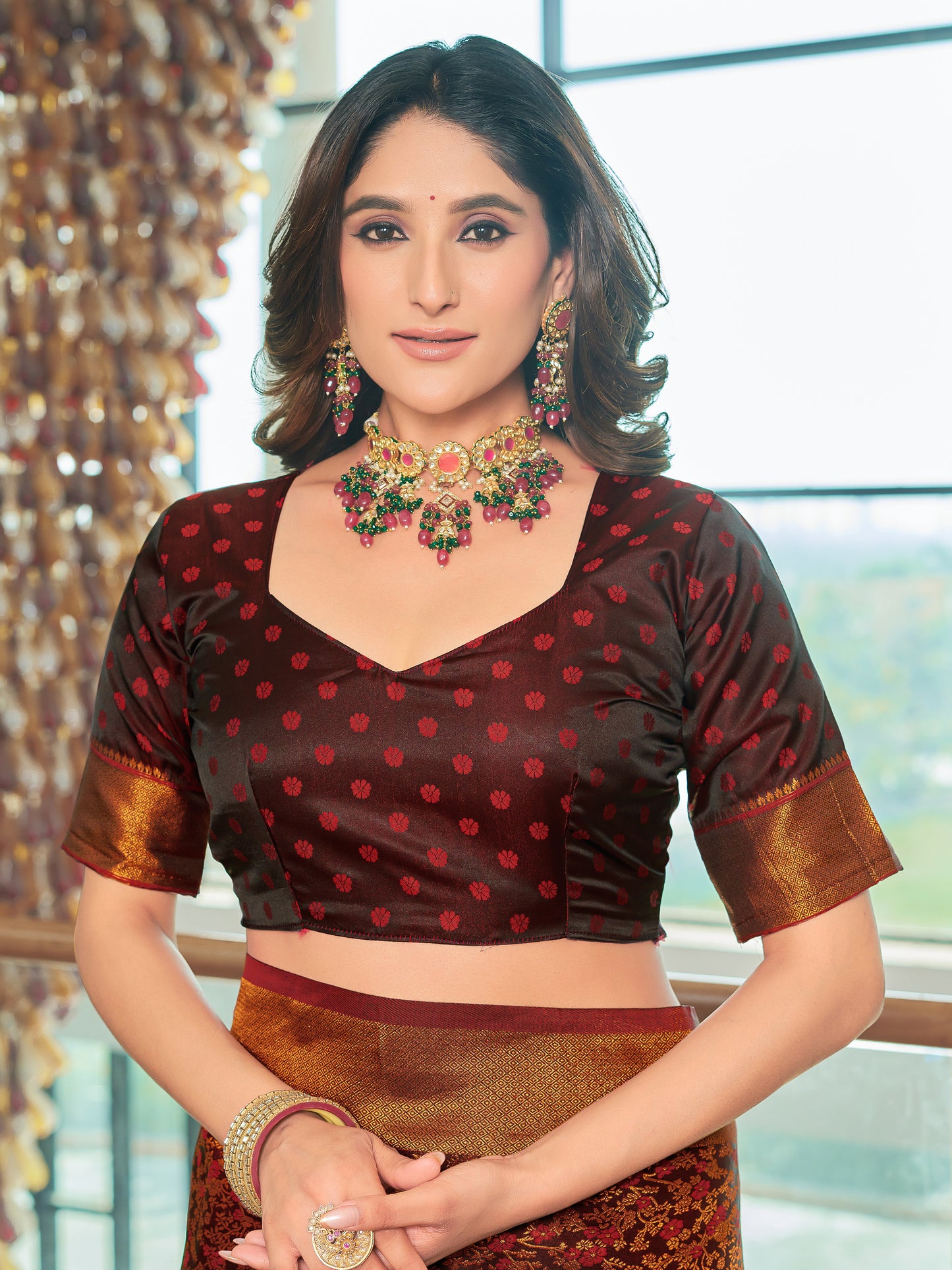 Woven Banarasi Jacquard, Satin Silk Blend Saree With Unstitched Blouse (Maroon)