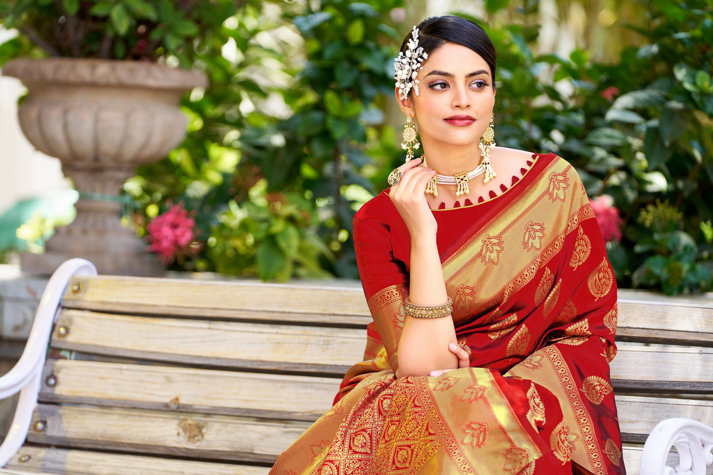 Woven Banarasi Jacquard, Silk Blend Saree With Unstitched Blouse (Red)