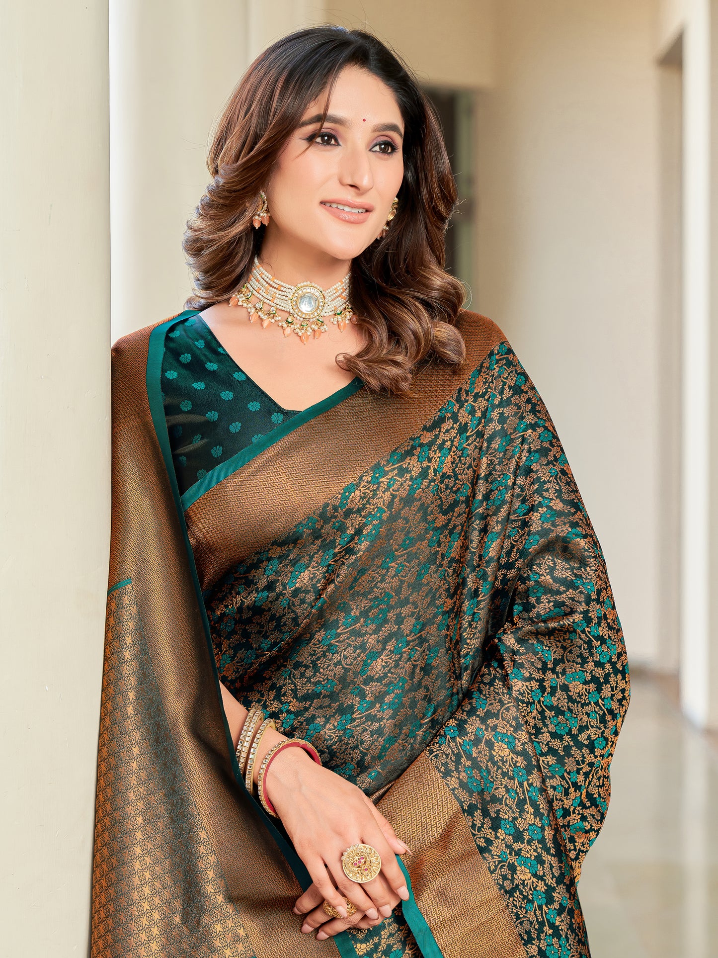 Woven Banarasi Jacquard, Satin Silk Blend Saree With Unstitched Blouse (Green)