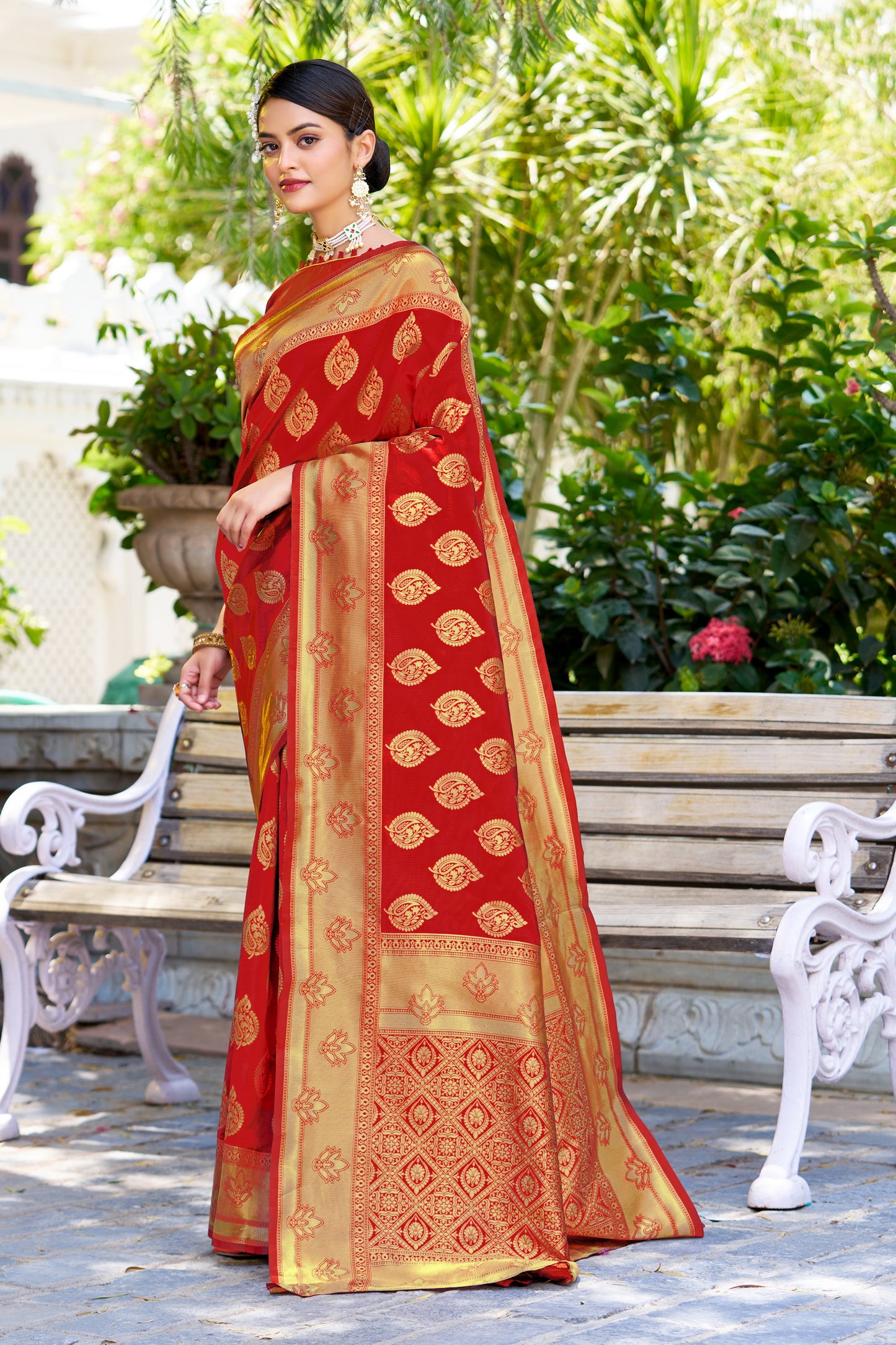 Woven Banarasi Jacquard, Silk Blend Saree With Unstitched Blouse (Red)