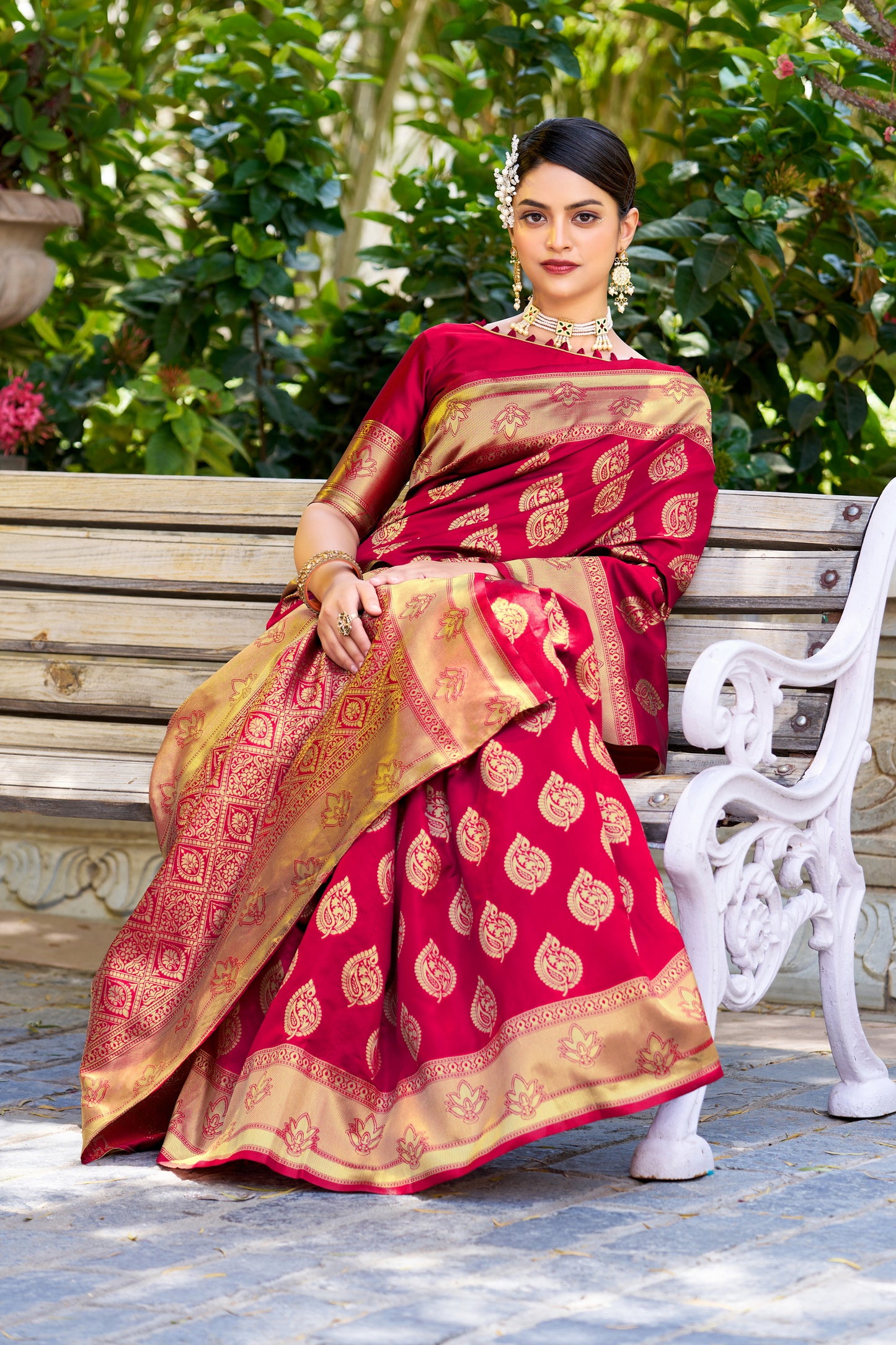 Woven Banarasi Jacquard, Silk Blend Saree With Unstitched Blouse (Dark Pink)
