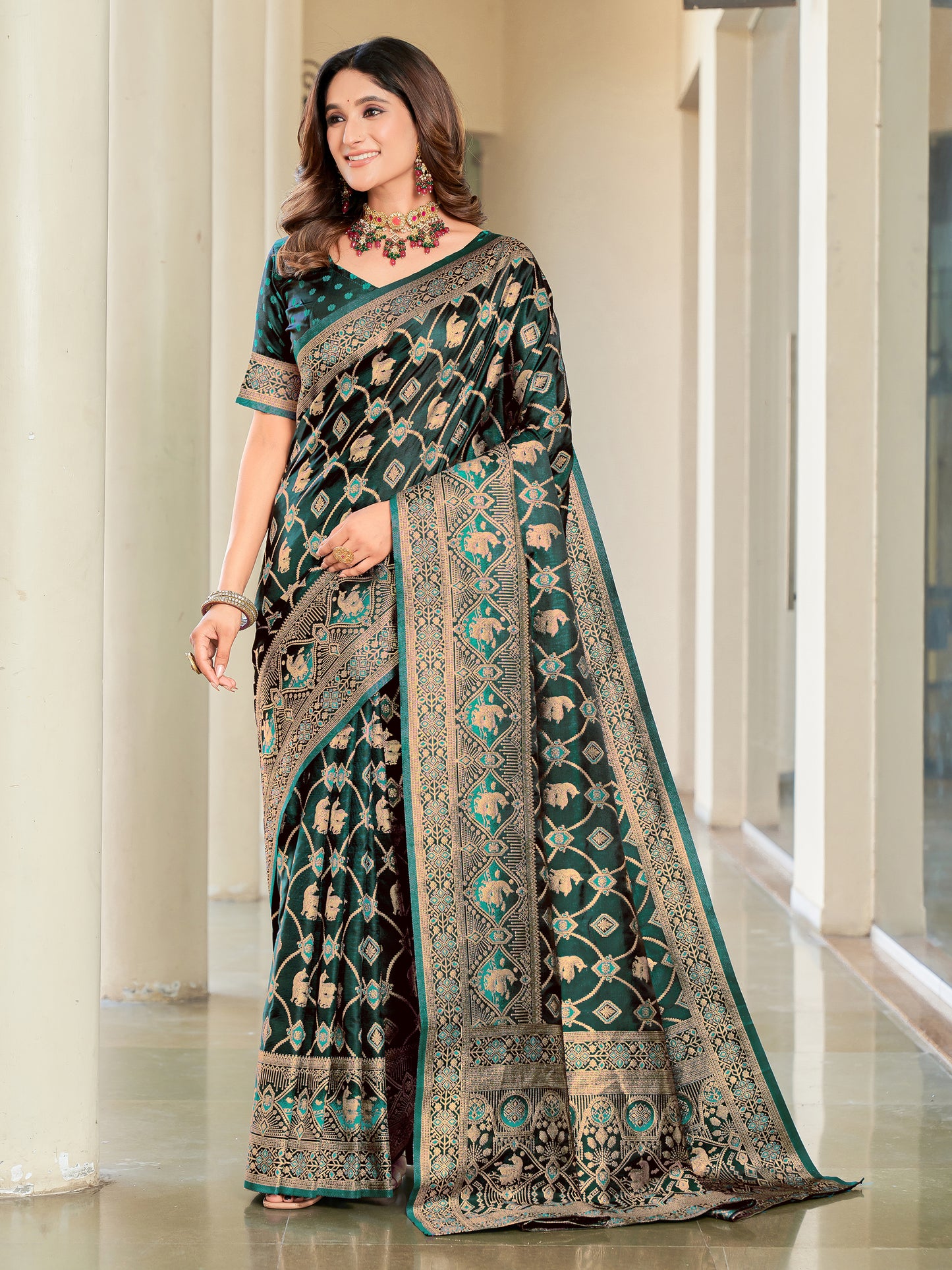 Woven Banarasi Jacquard, Satin Silk Blend Saree With Unstitched Blouse (Green)