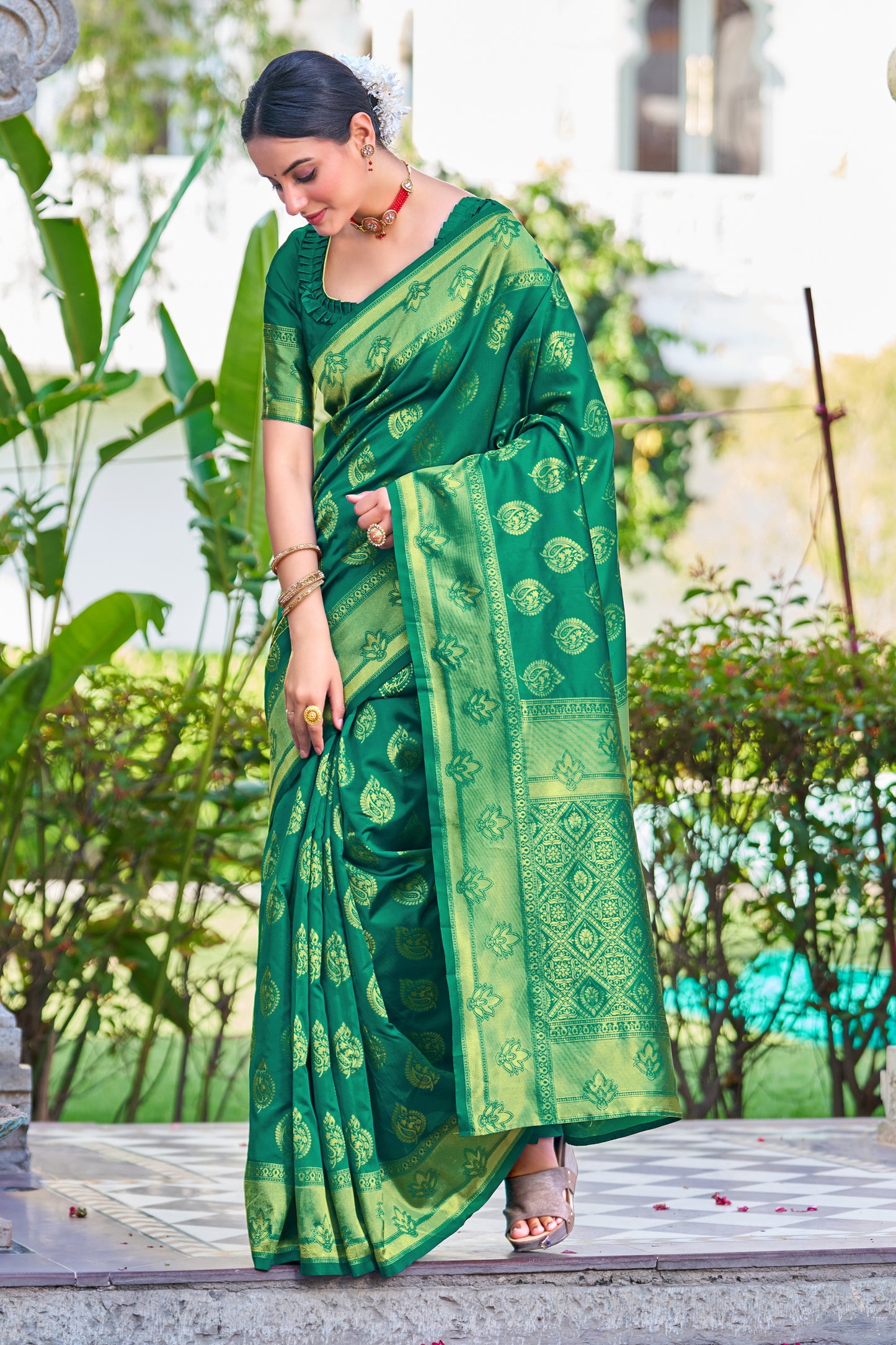 Woven Banarasi Jacquard, Silk Blend Saree With Unstitched Blouse (Rama Green)