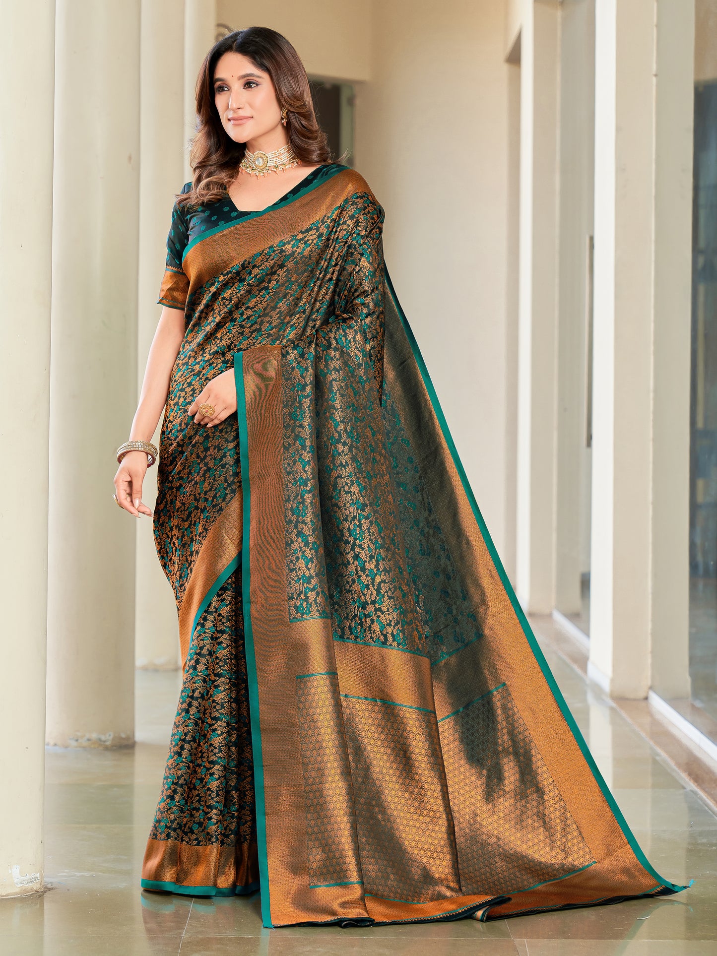 Woven Banarasi Jacquard, Satin Silk Blend Saree With Unstitched Blouse (Green)