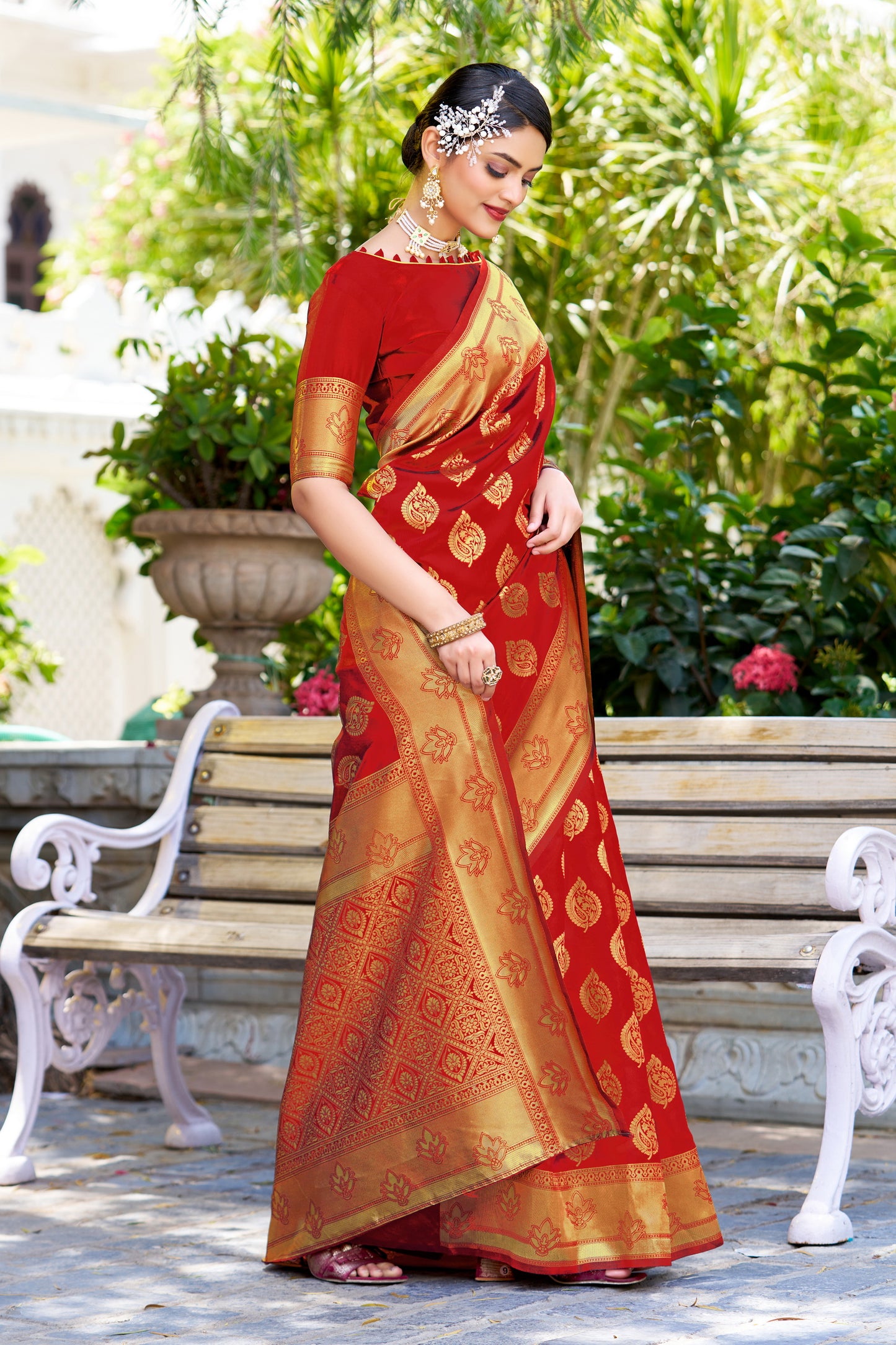 Woven Banarasi Jacquard, Silk Blend Saree With Unstitched Blouse (Red)