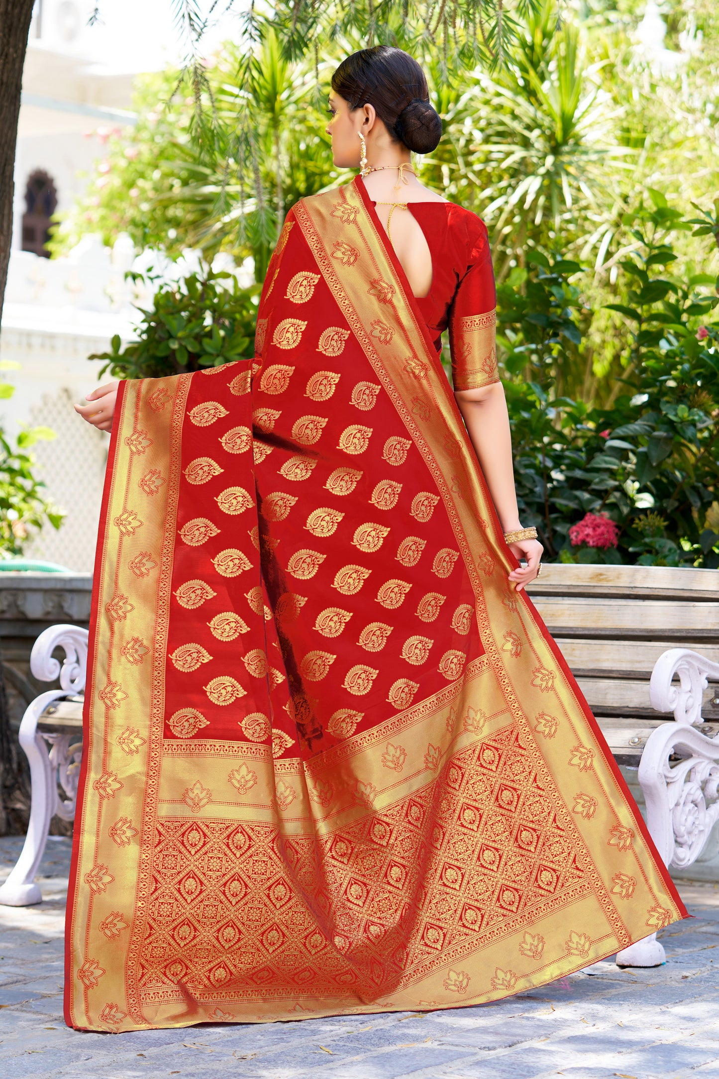 Woven Banarasi Jacquard, Silk Blend Saree With Unstitched Blouse (Red)