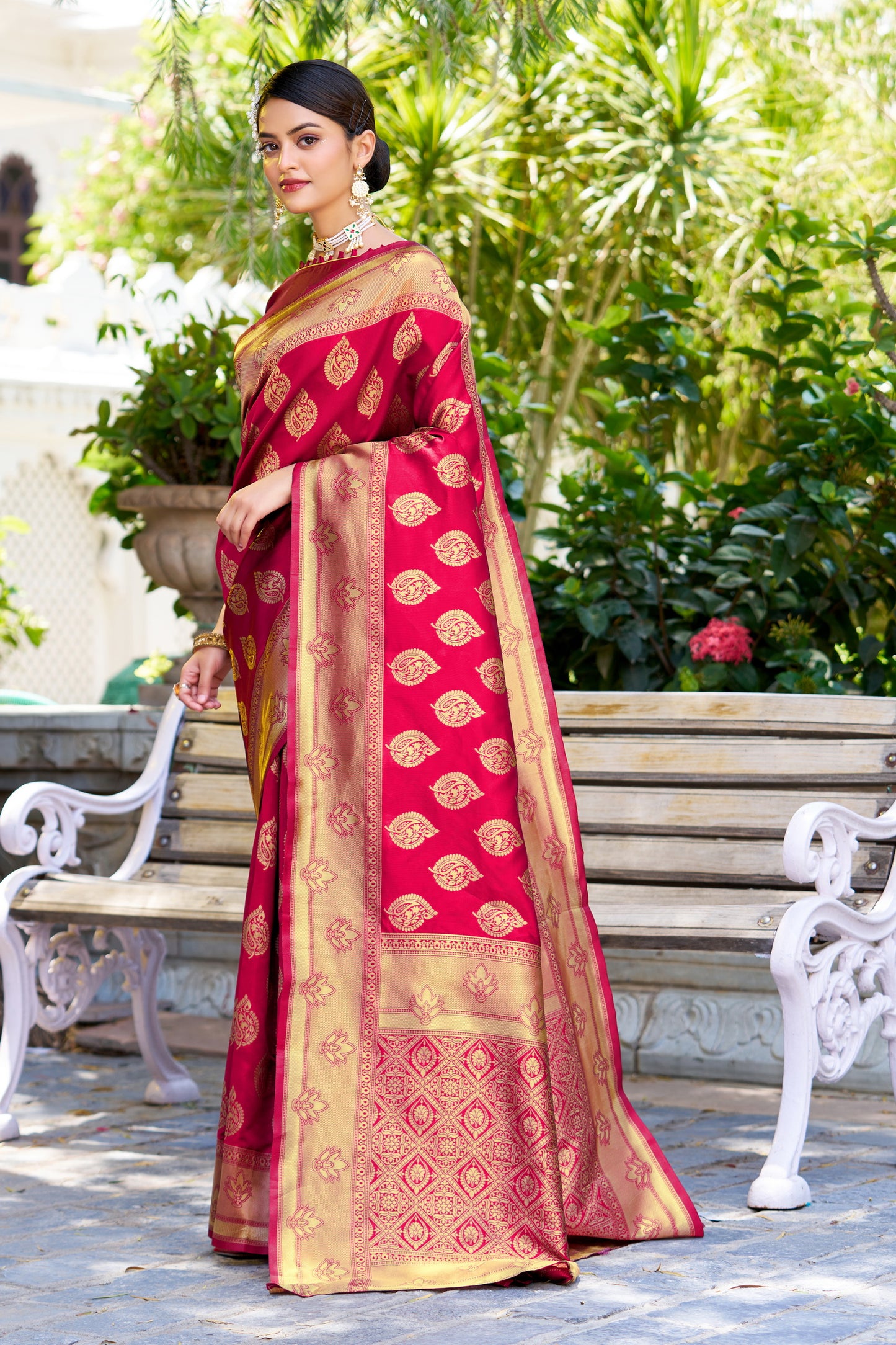 Woven Banarasi Jacquard, Silk Blend Saree With Unstitched Blouse (Dark Pink)