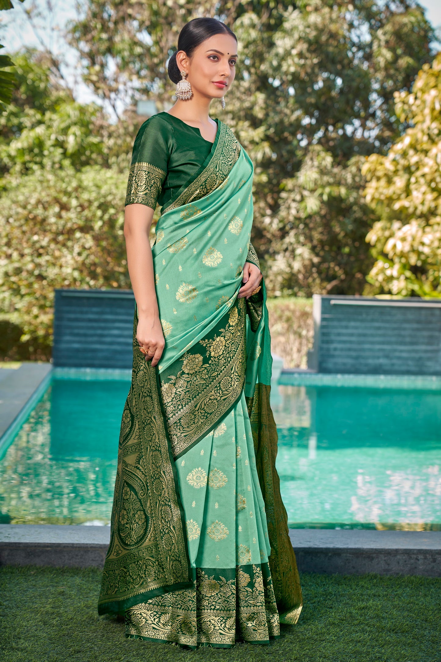 Woven Kanjivaram Jacquard, Silk Blend Saree With Unstitched Blouse(Pastel-Green)