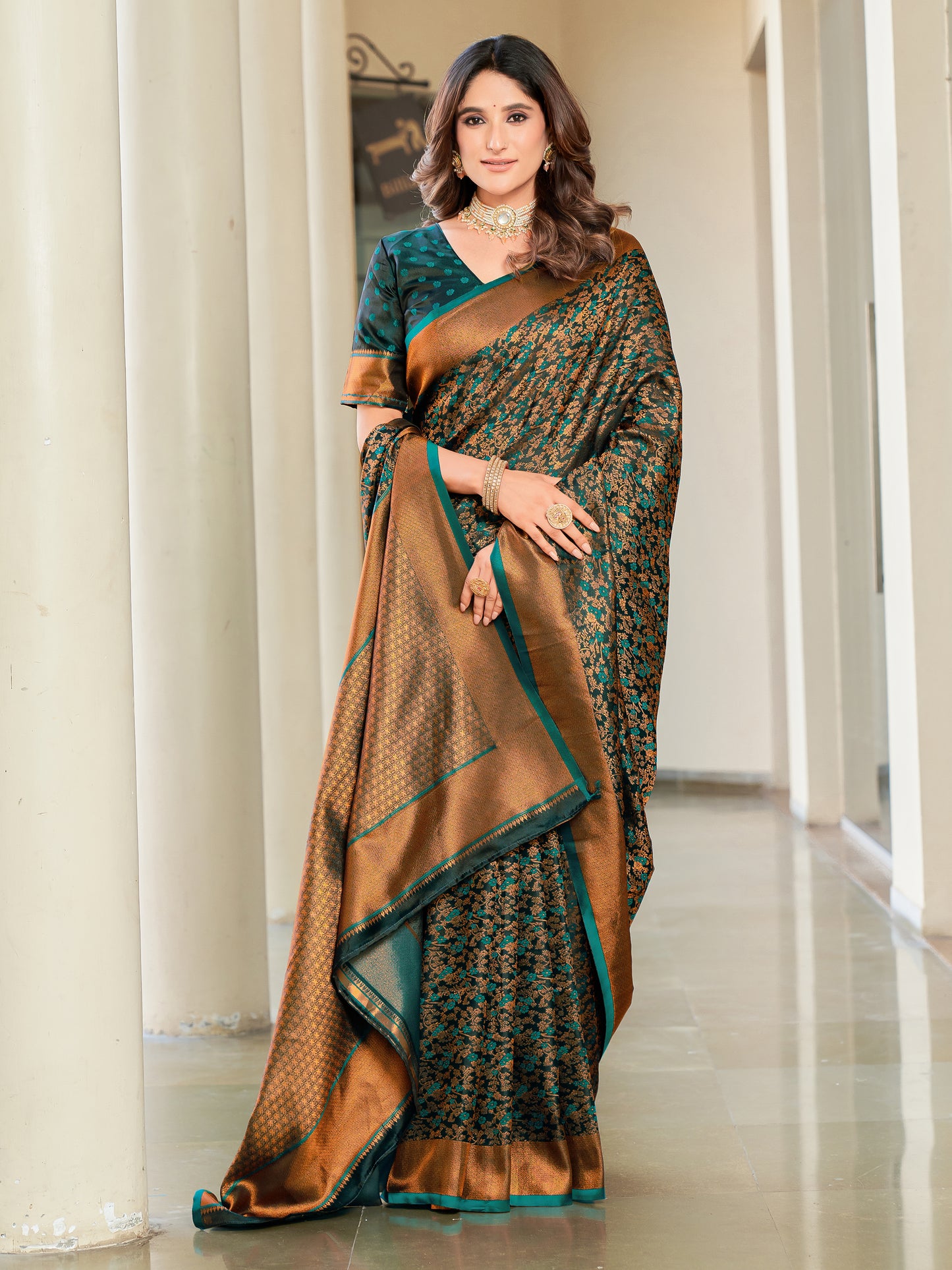 Woven Banarasi Jacquard, Satin Silk Blend Saree With Unstitched Blouse (Green)