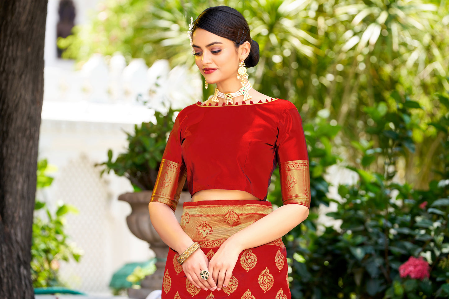 Woven Banarasi Jacquard, Silk Blend Saree With Unstitched Blouse (Red)