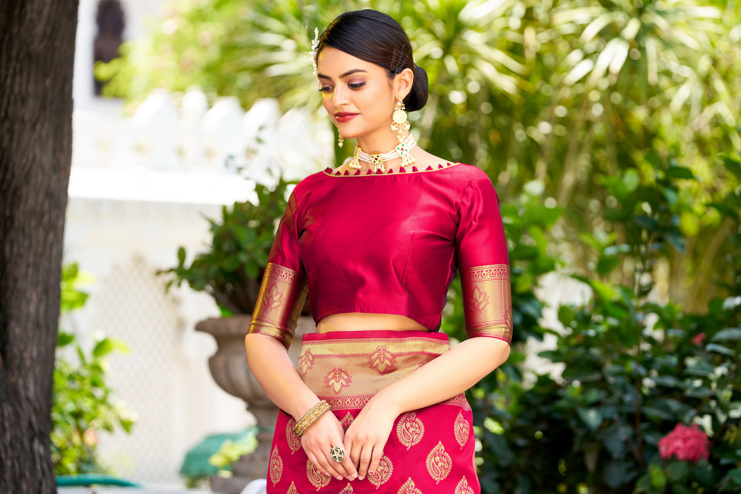 Woven Banarasi Jacquard, Silk Blend Saree With Unstitched Blouse (Dark Pink)