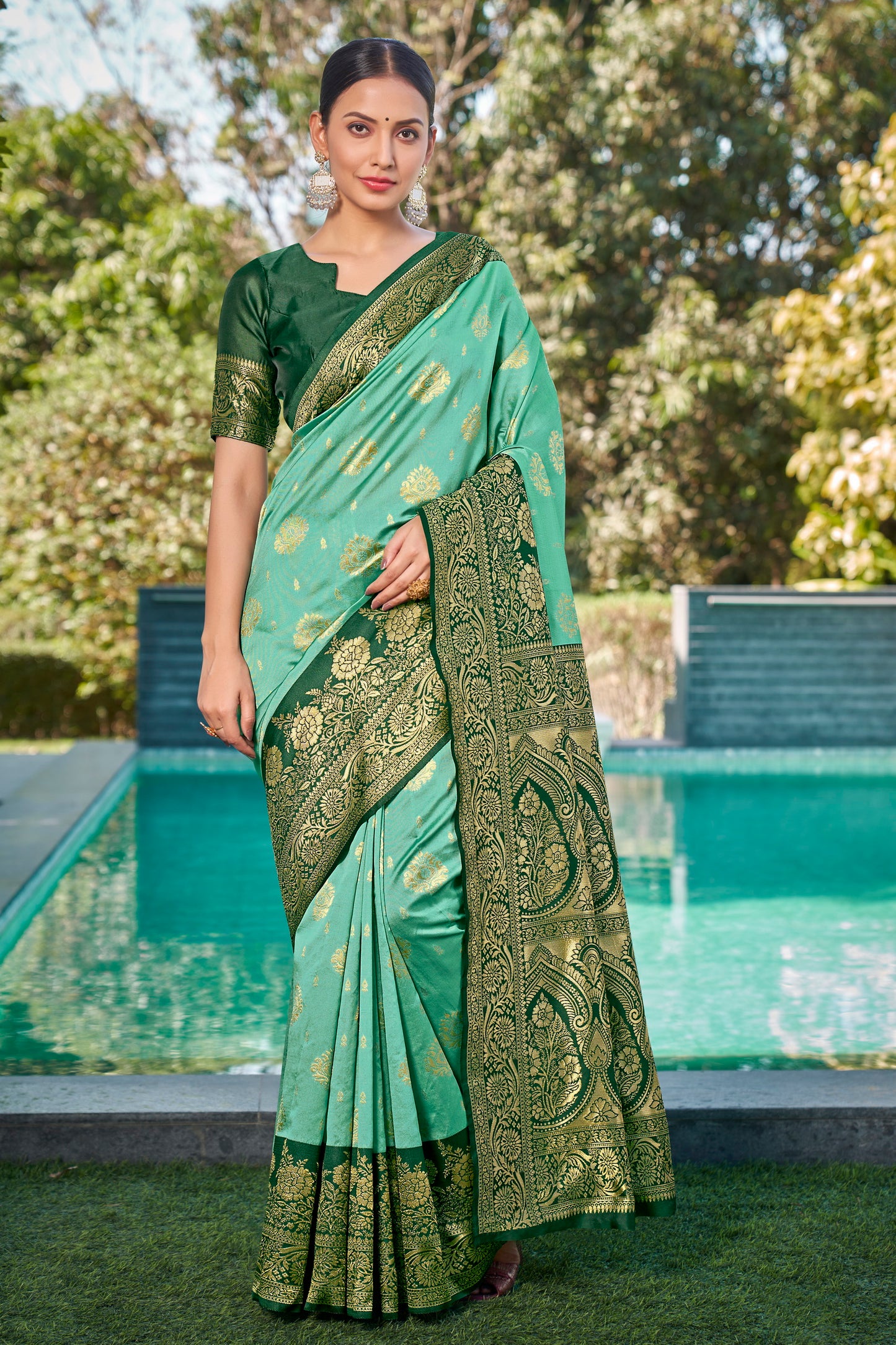 Woven Kanjivaram Jacquard, Silk Blend Saree With Unstitched Blouse(Pastel-Green)