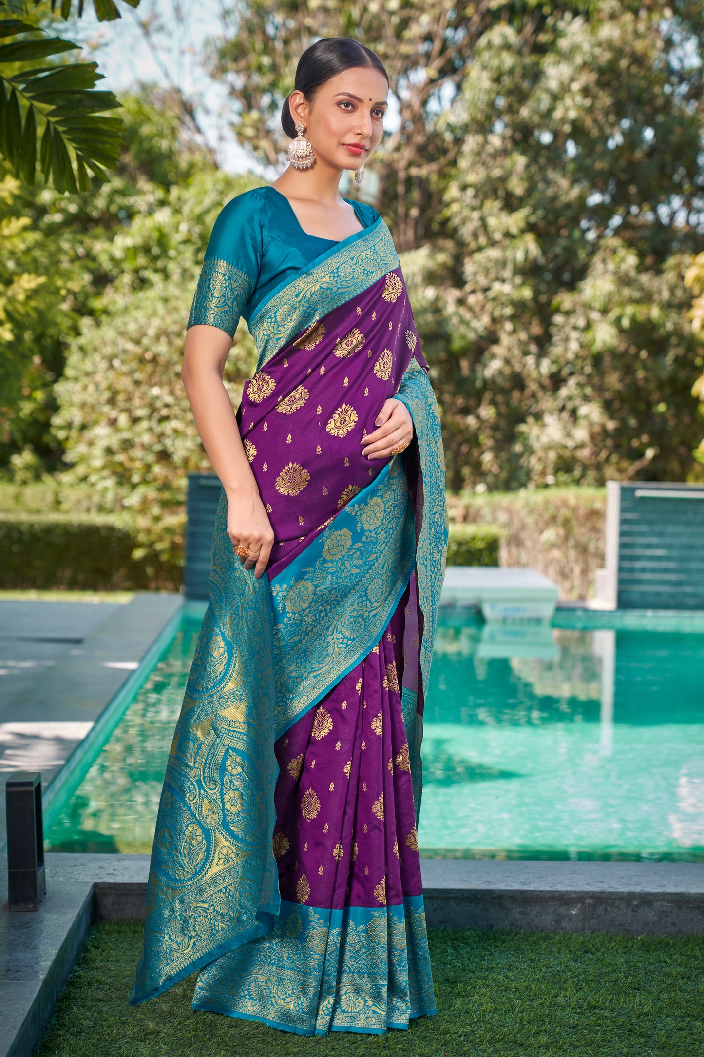 Woven Kanjivaram Jacquard, Silk Blend Saree With Unstitched Blouse(Wine)